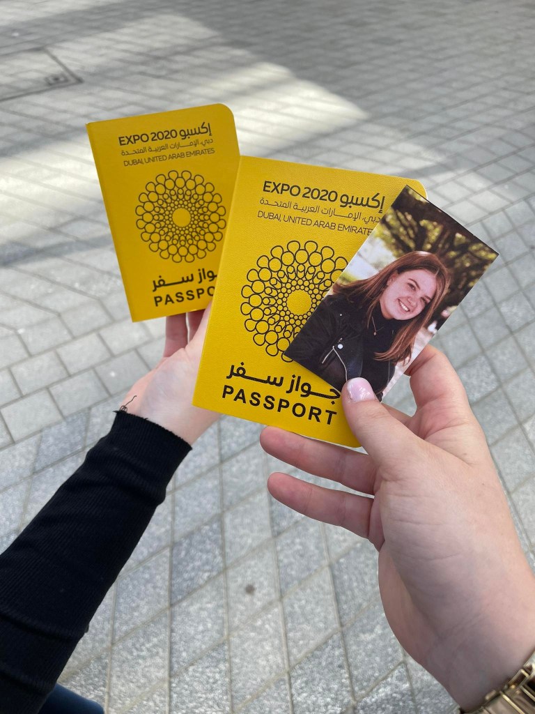 Foto: Paspoort (souvenir) van de wereldexpo in Dubai 